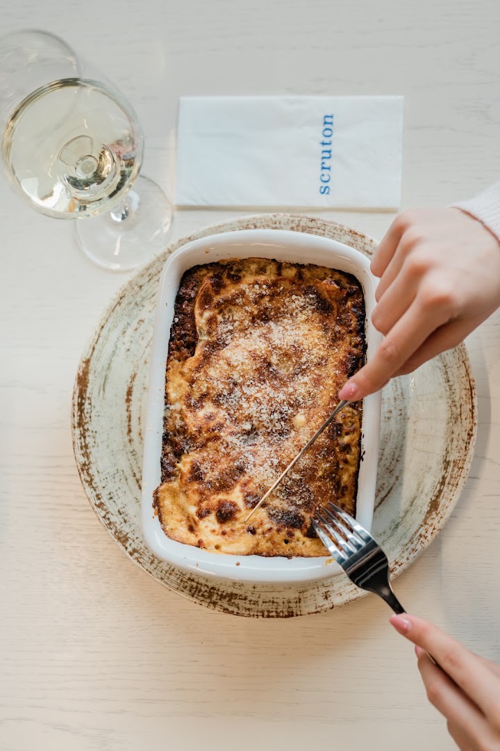 Scruton Győr: appetizing food photo with branding