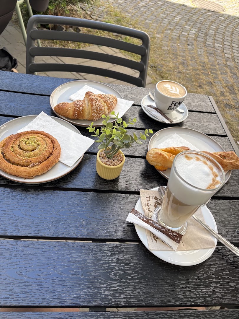 Therápia Kávézó és Pékség: appetizing photo of cafe offerings