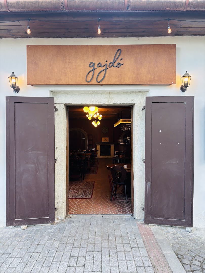 Gajdó: clear, inviting exterior shot