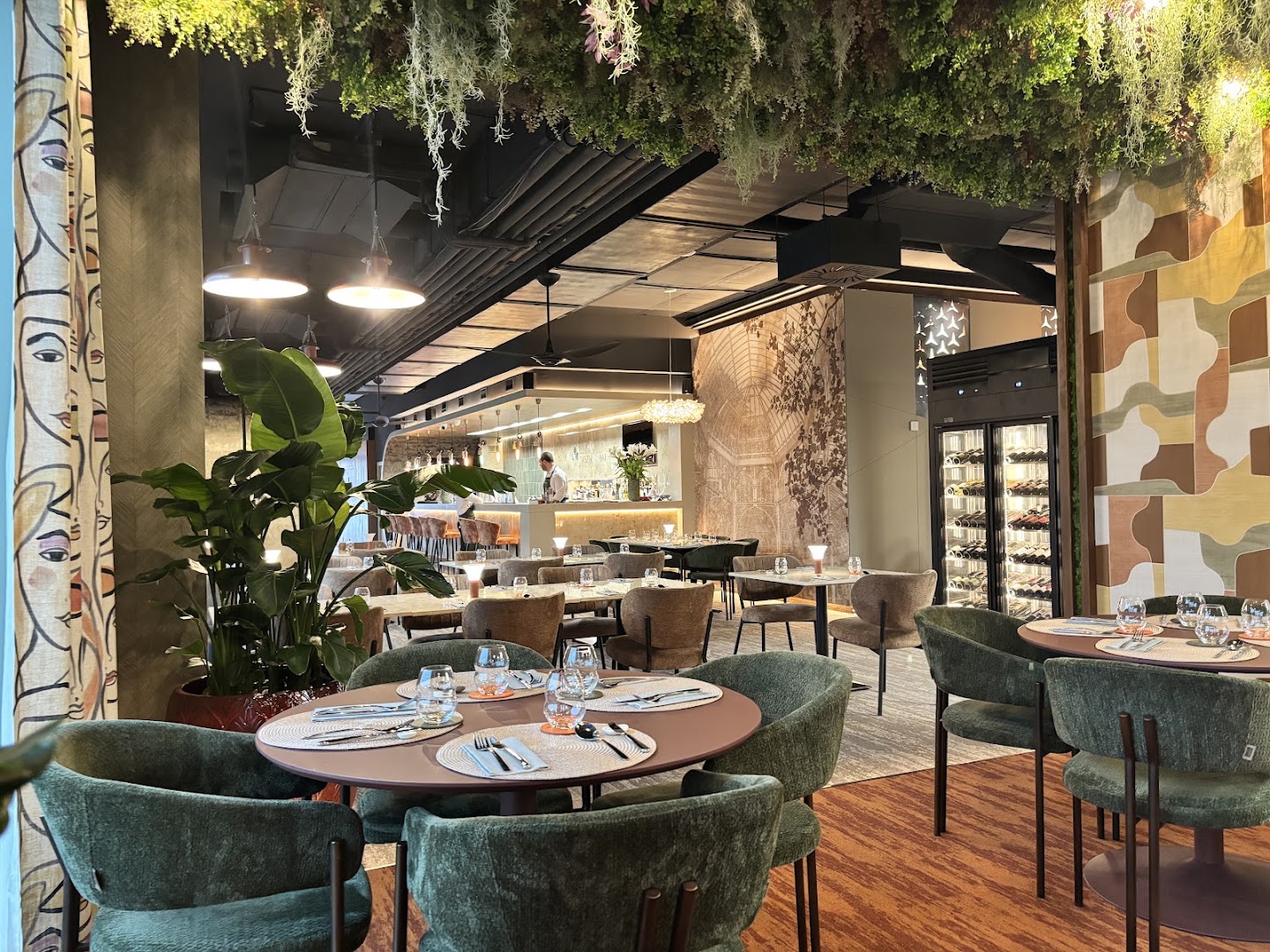 Lestyán Gasztro & Bar: high quality interior atmosphere shot