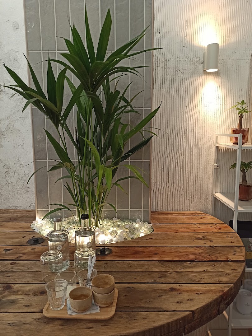 Spiral Coffee: attractive and clean interior shot
