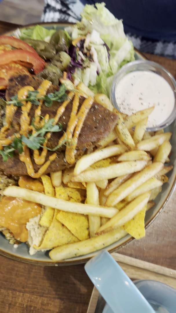 Lyr: appetizing photo of bar food