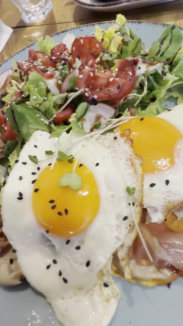 Coffee Clinic: appetizing, high-quality breakfast food photo