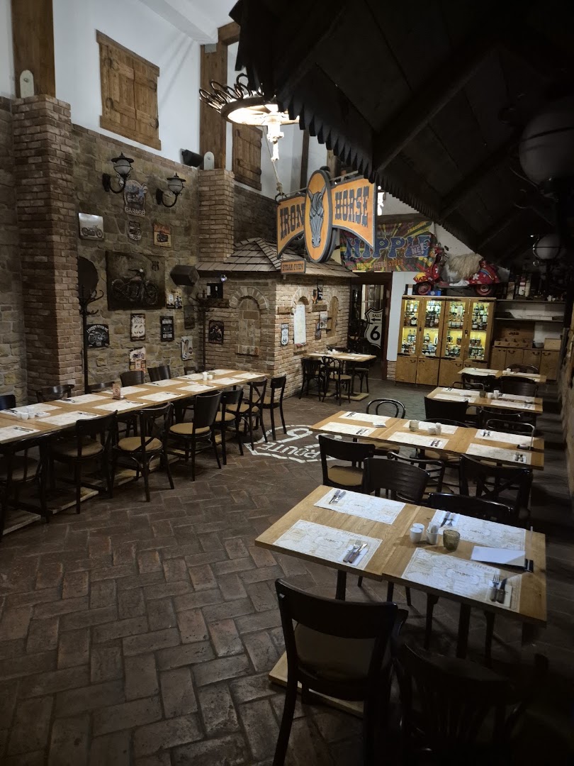 Papa Joe's Saloon & Steakhouse: clear view of restaurant interior