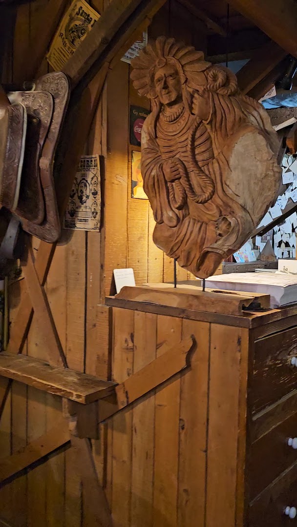 Papa Joe's Saloon & Steakhouse: authentic western saloon atmosphere