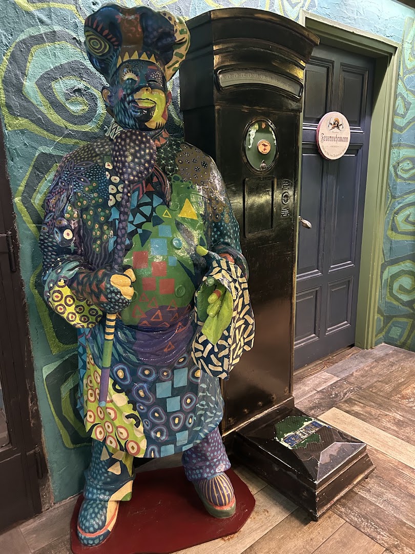Régi Híd Vendéglő: unique decor adds character