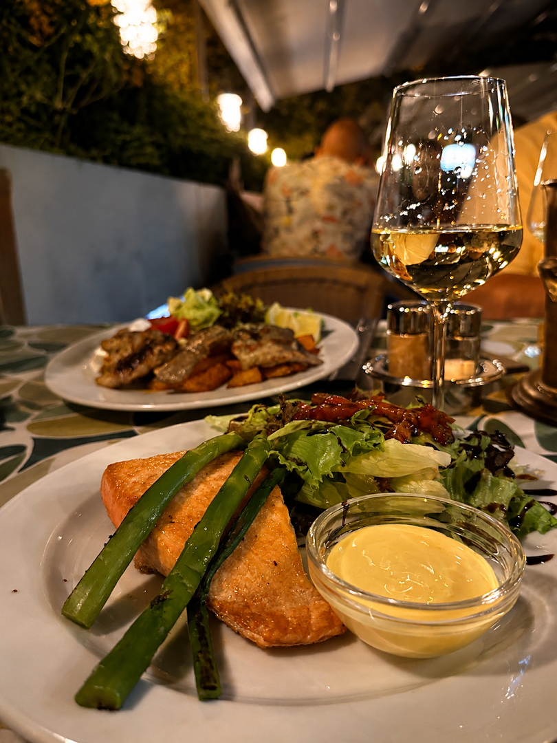 Régi Híd Vendéglő: appetizing food and drink photography