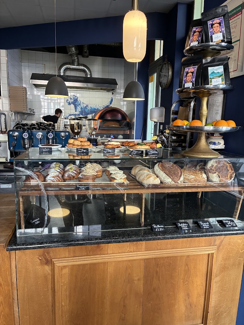 Rudi és Fickó: appetizing display of fresh pastries