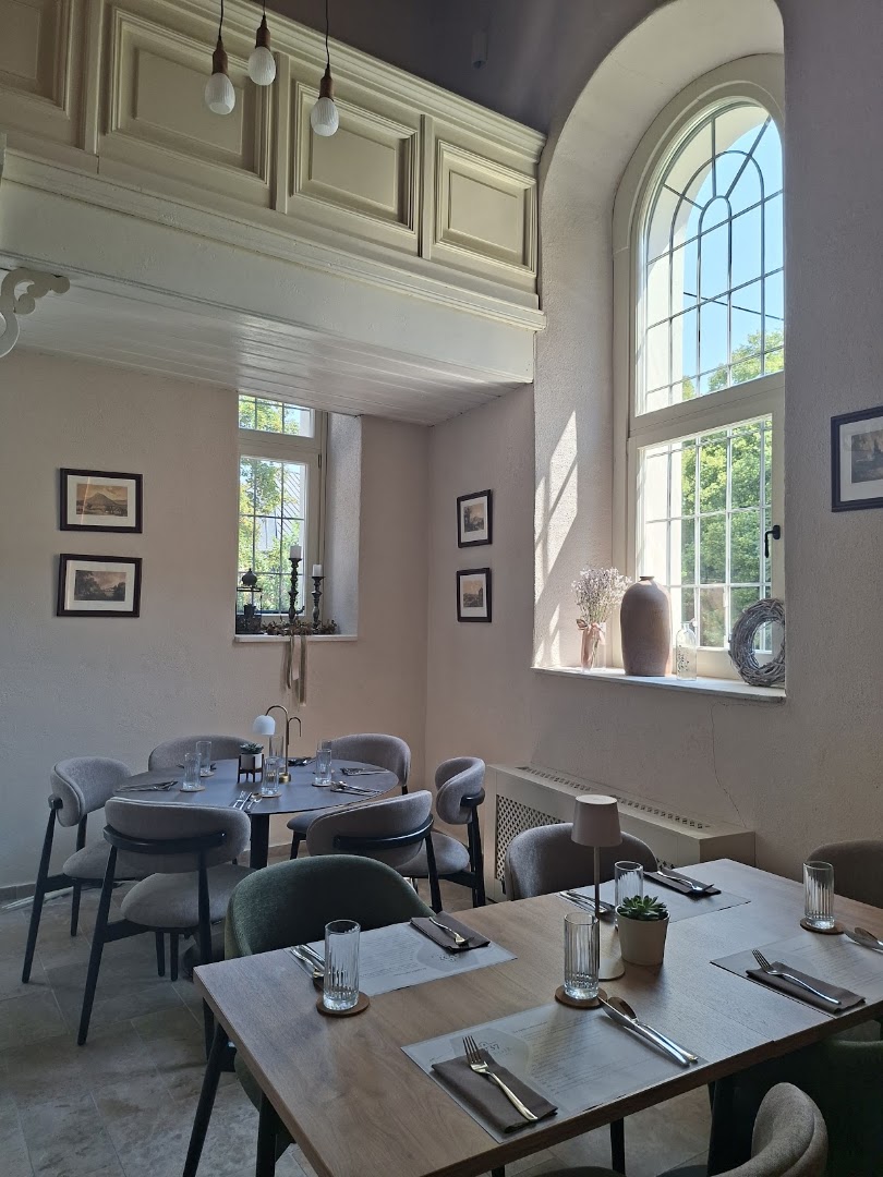 1737 Terroir Restaurant: attractive, well-lit restaurant interior