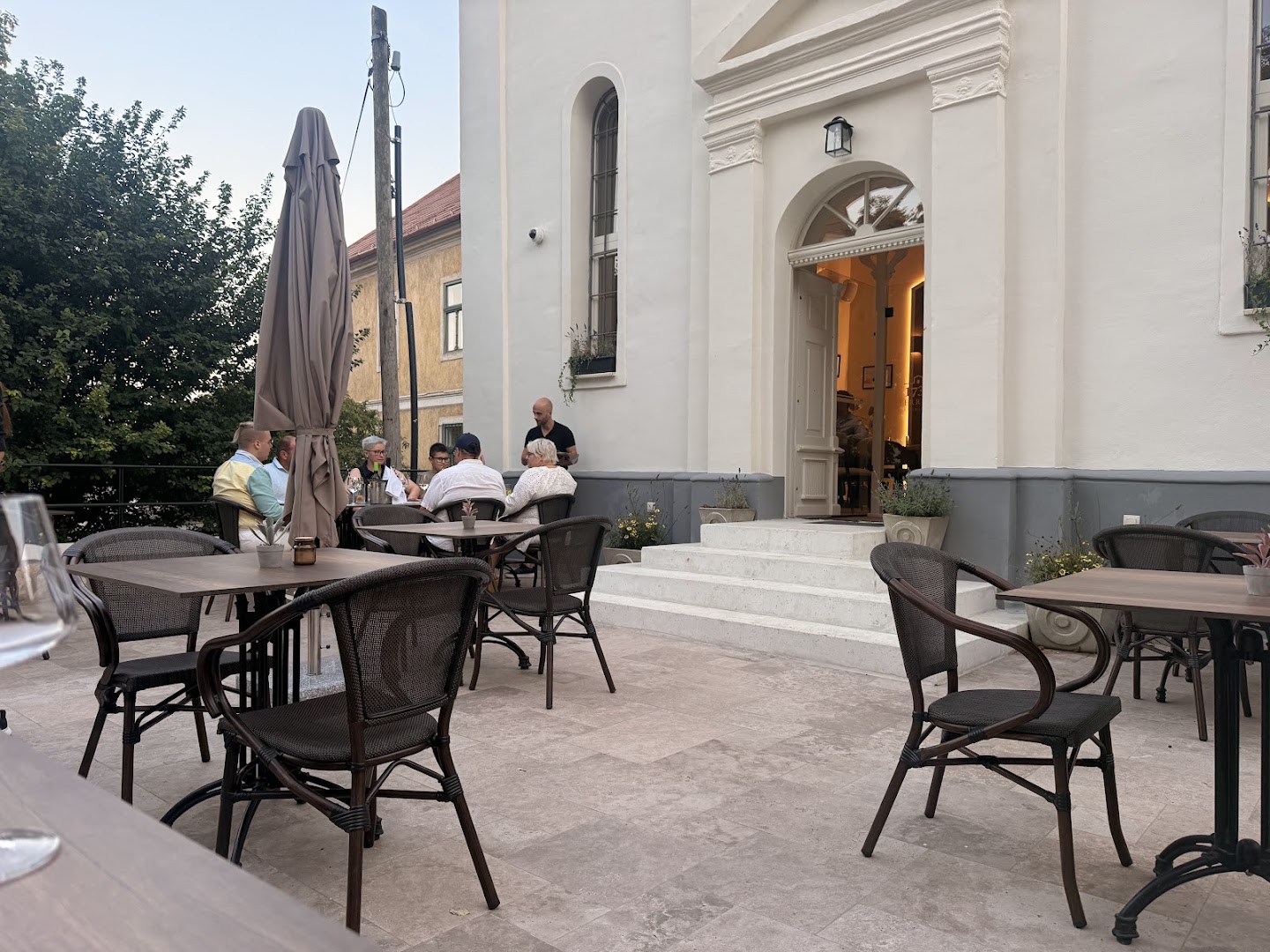 1737 Terroir Restaurant: inviting restaurant terrace atmosphere