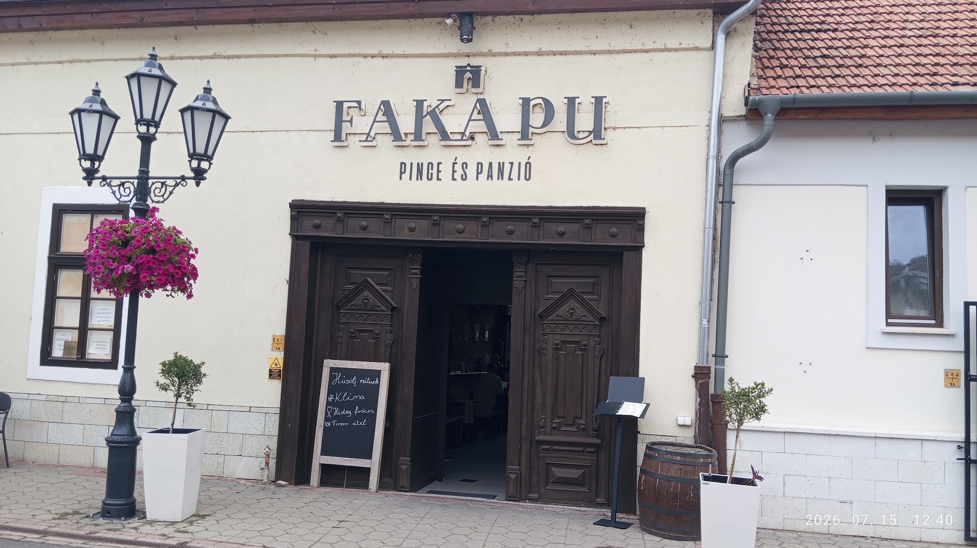 Fakapu Pince és Panzió: clear exterior shot of venue