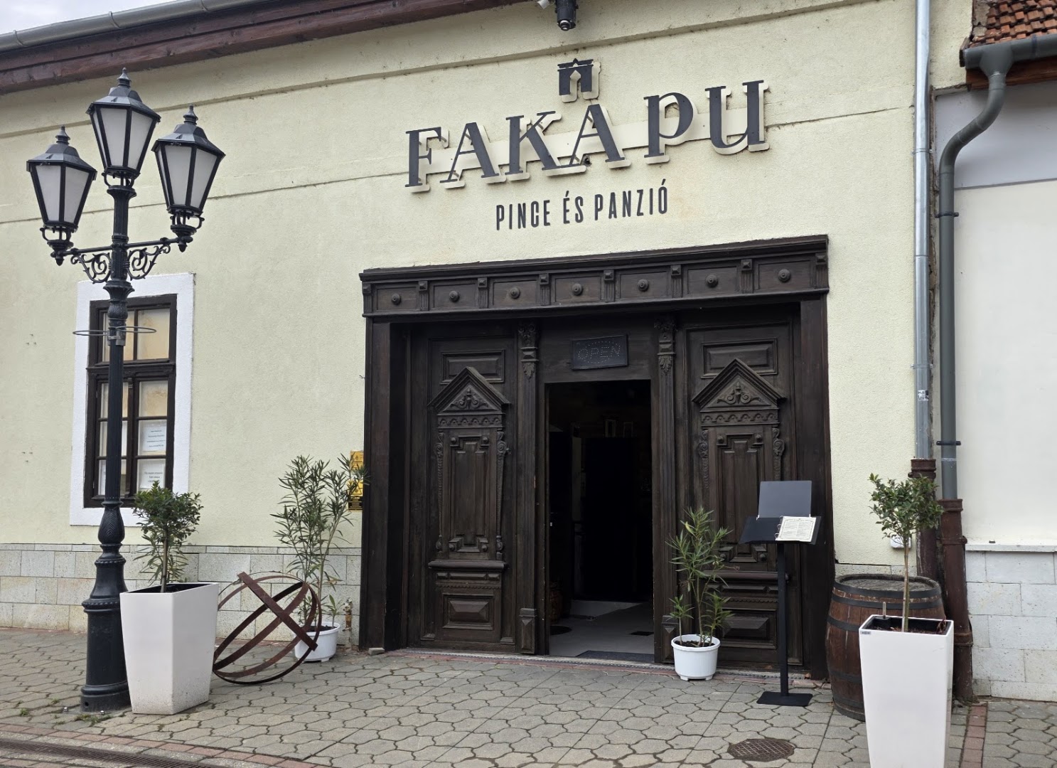 Fakapu Pince és Panzió: clear exterior shot of venue