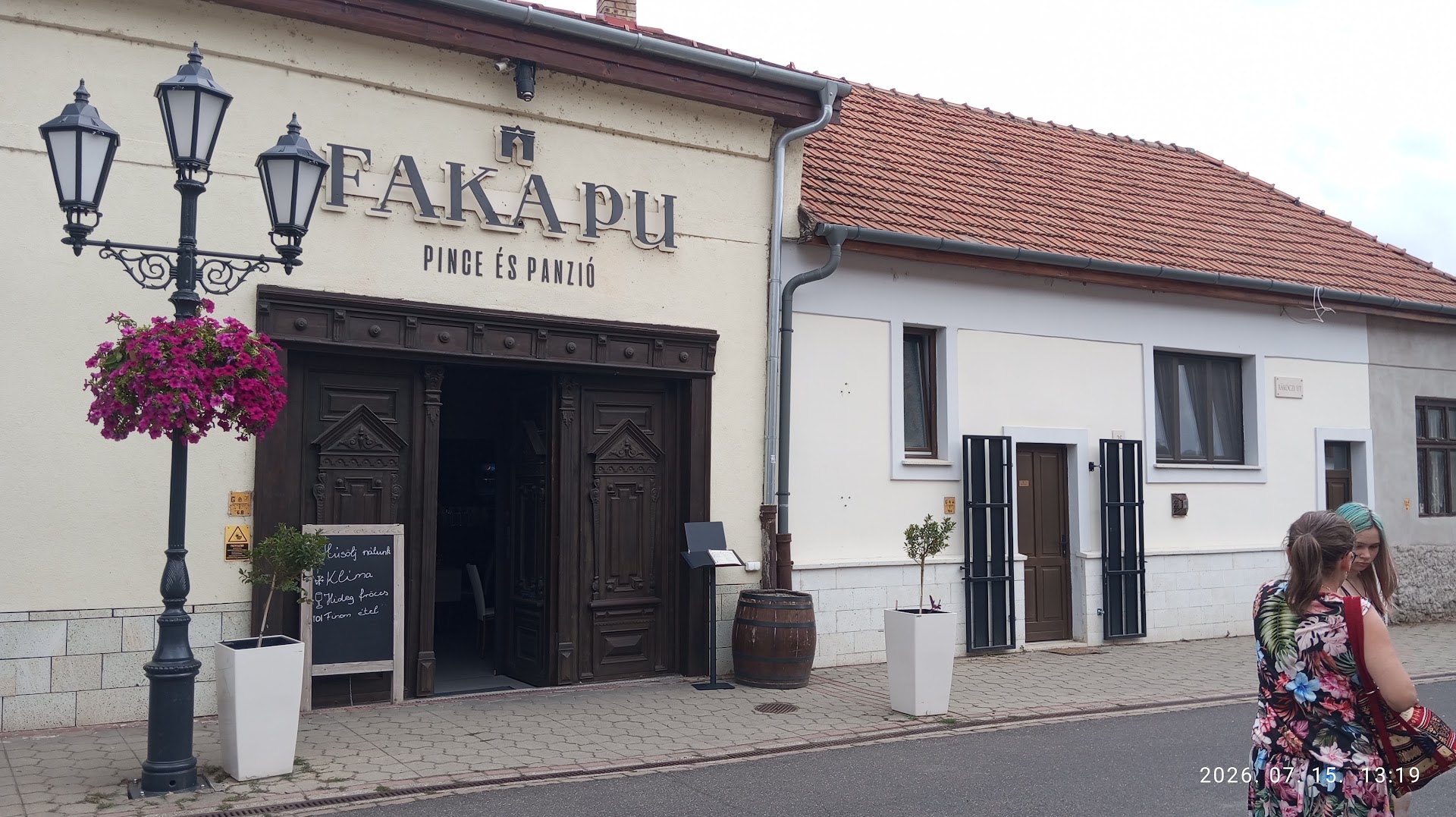 Fakapu Pince és Panzió: clear exterior view of venue