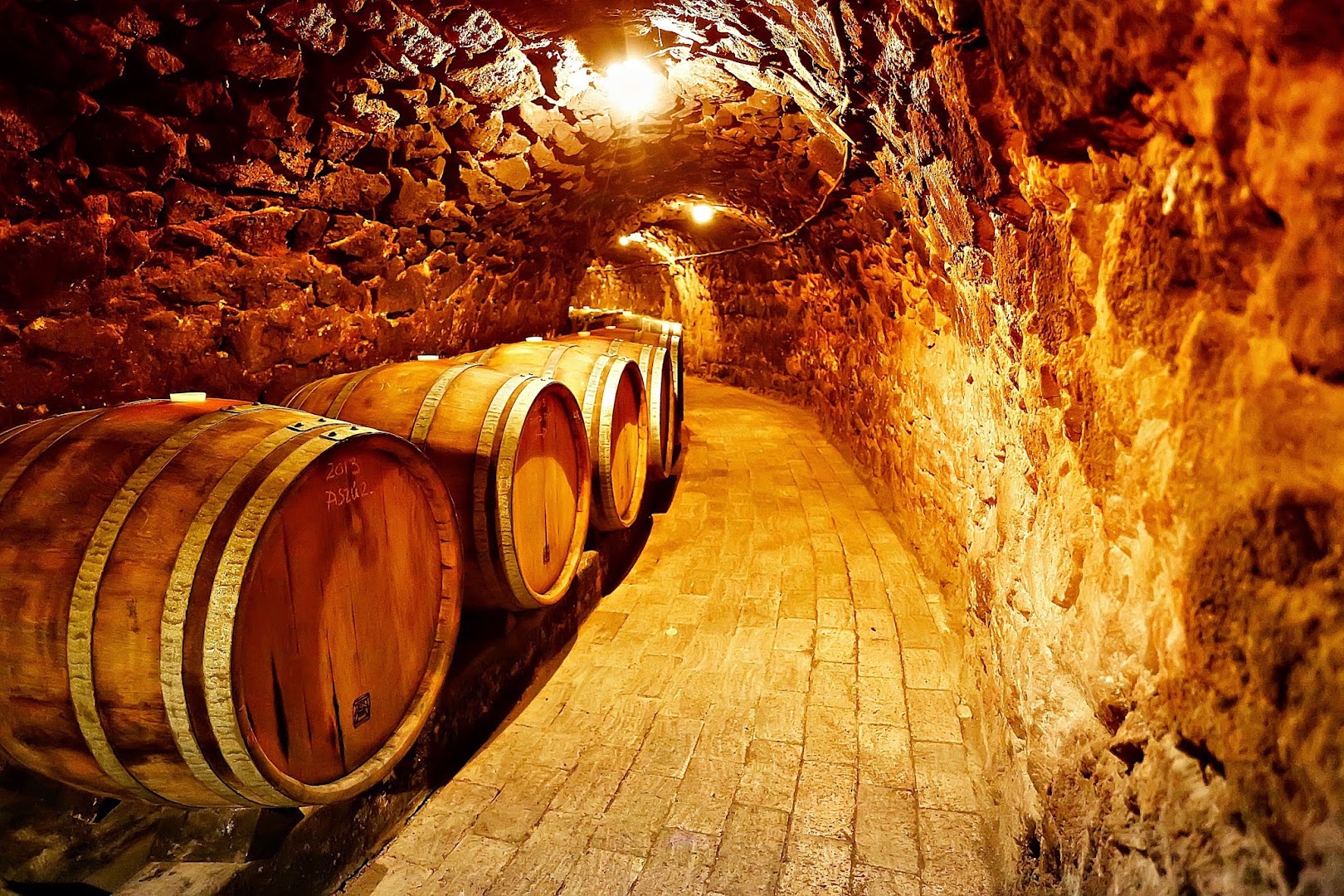 Hímesudvar: atmospheric wine cellar interior