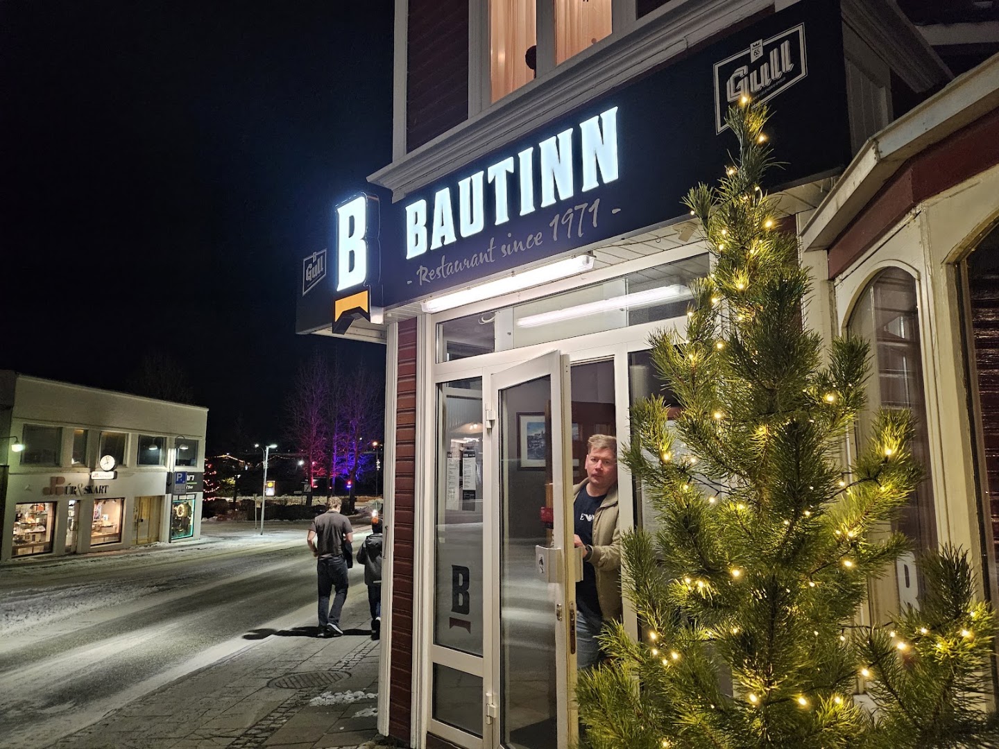 Bautinn: clear exterior shot of restaurant