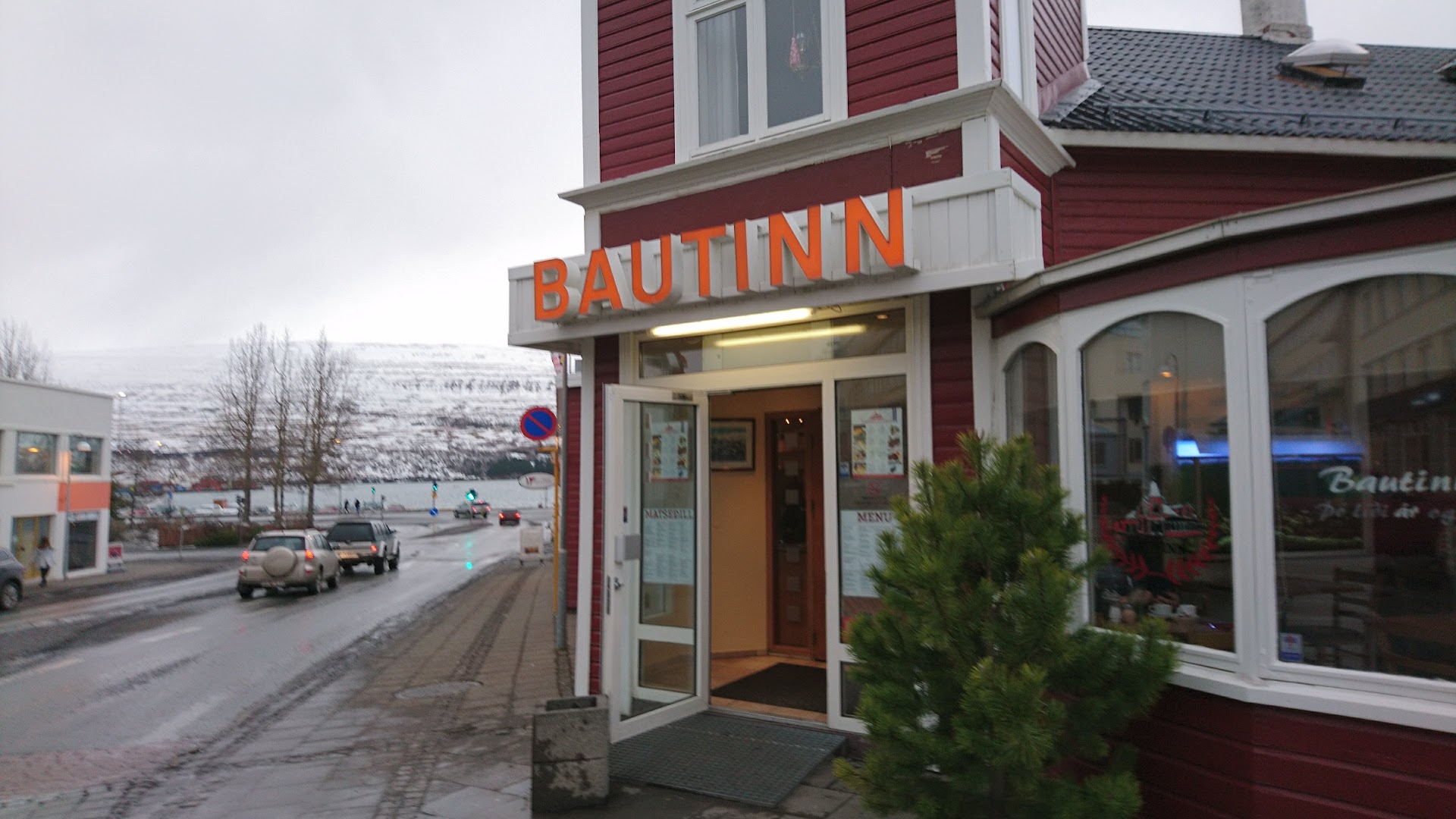 Bautinn: clear exterior shot of restaurant