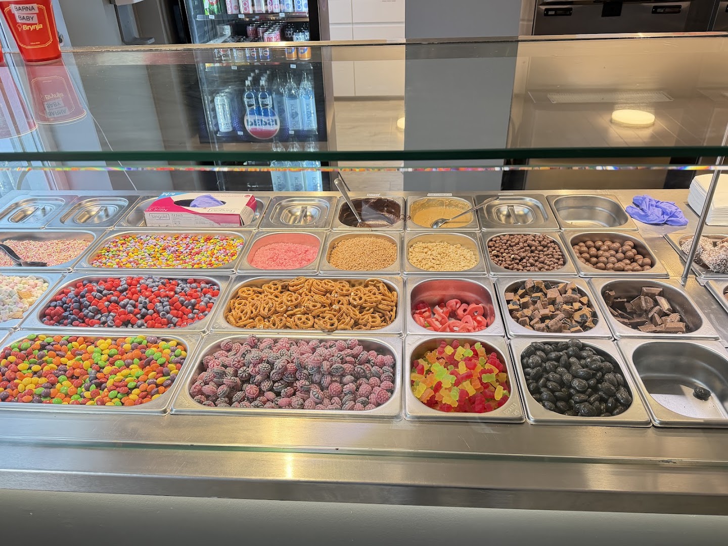 Brynja: clear display of food items