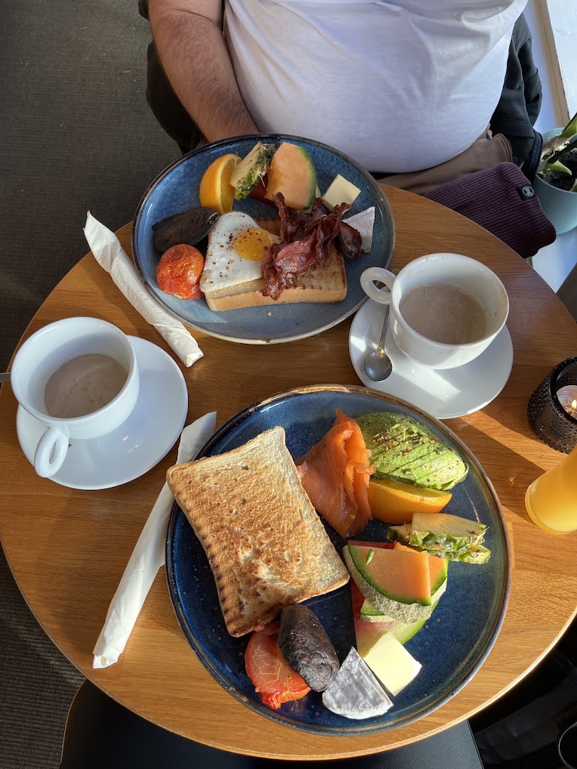 Café Berlin: appetizing breakfast food photography