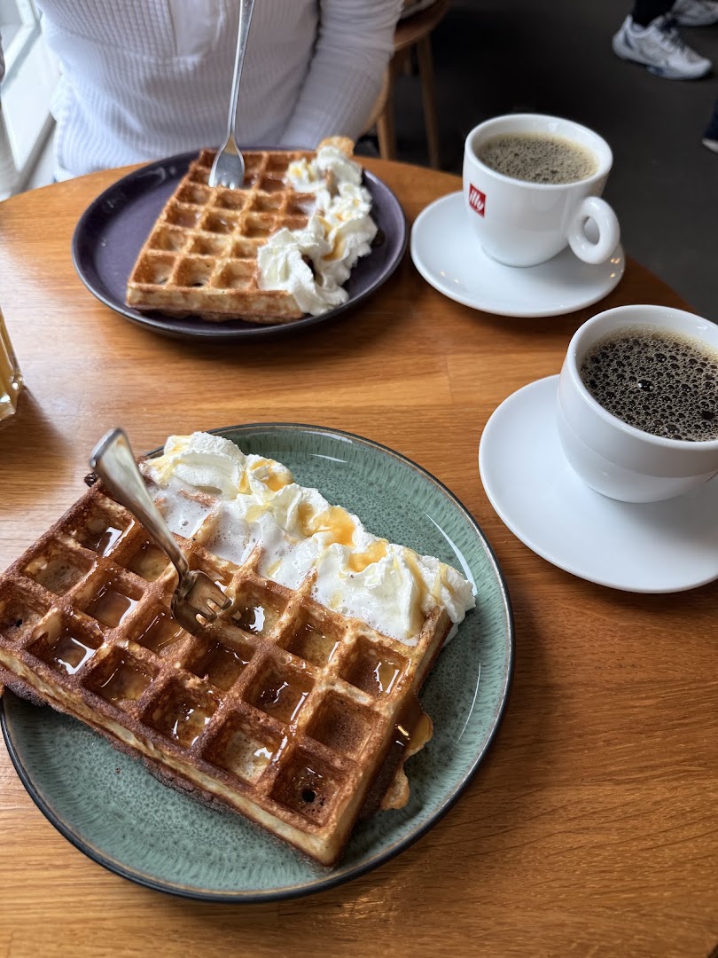 Café Berlin: appetizing photo of breakfast food