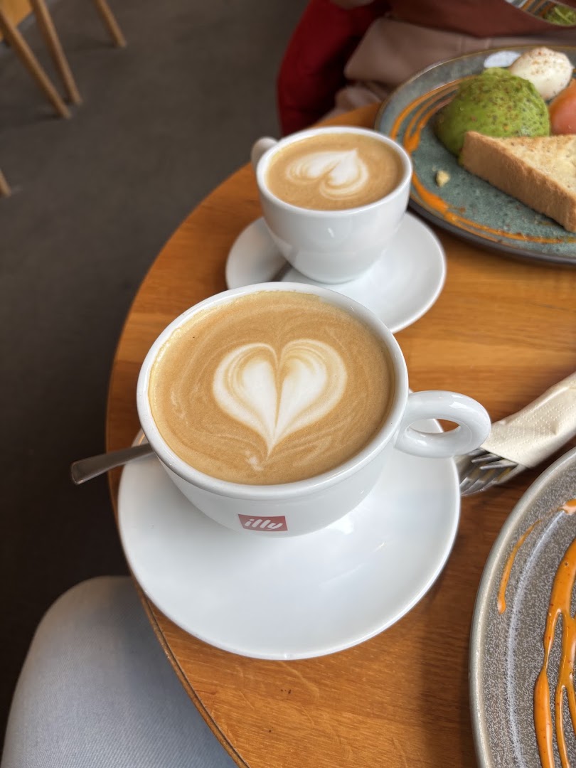 Café Berlin: appealing photo of coffee drinks