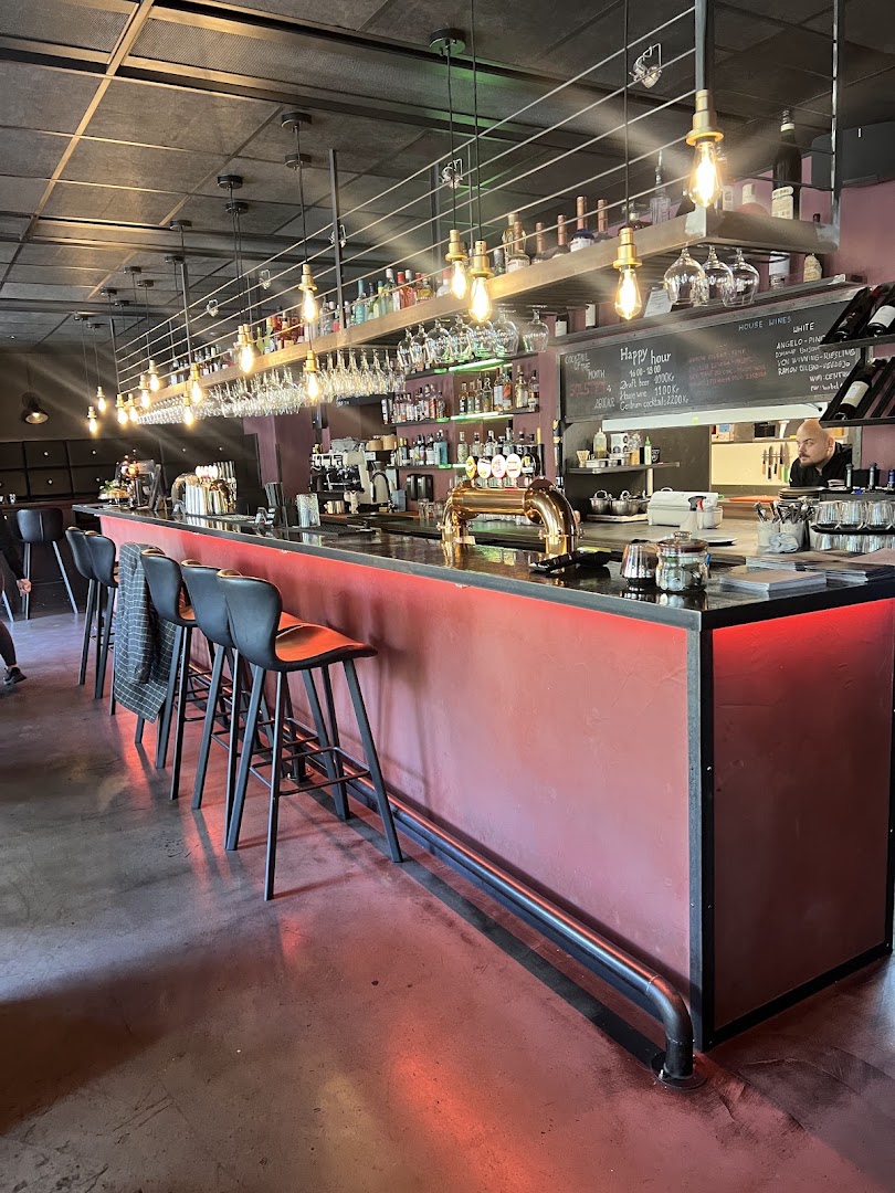 Centrum Kitchen & Bar: clear, professional shot of interior