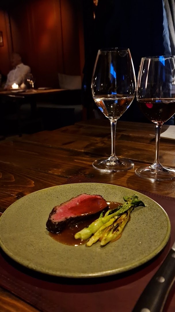 North Restaurant: appetizing food and atmospheric setting