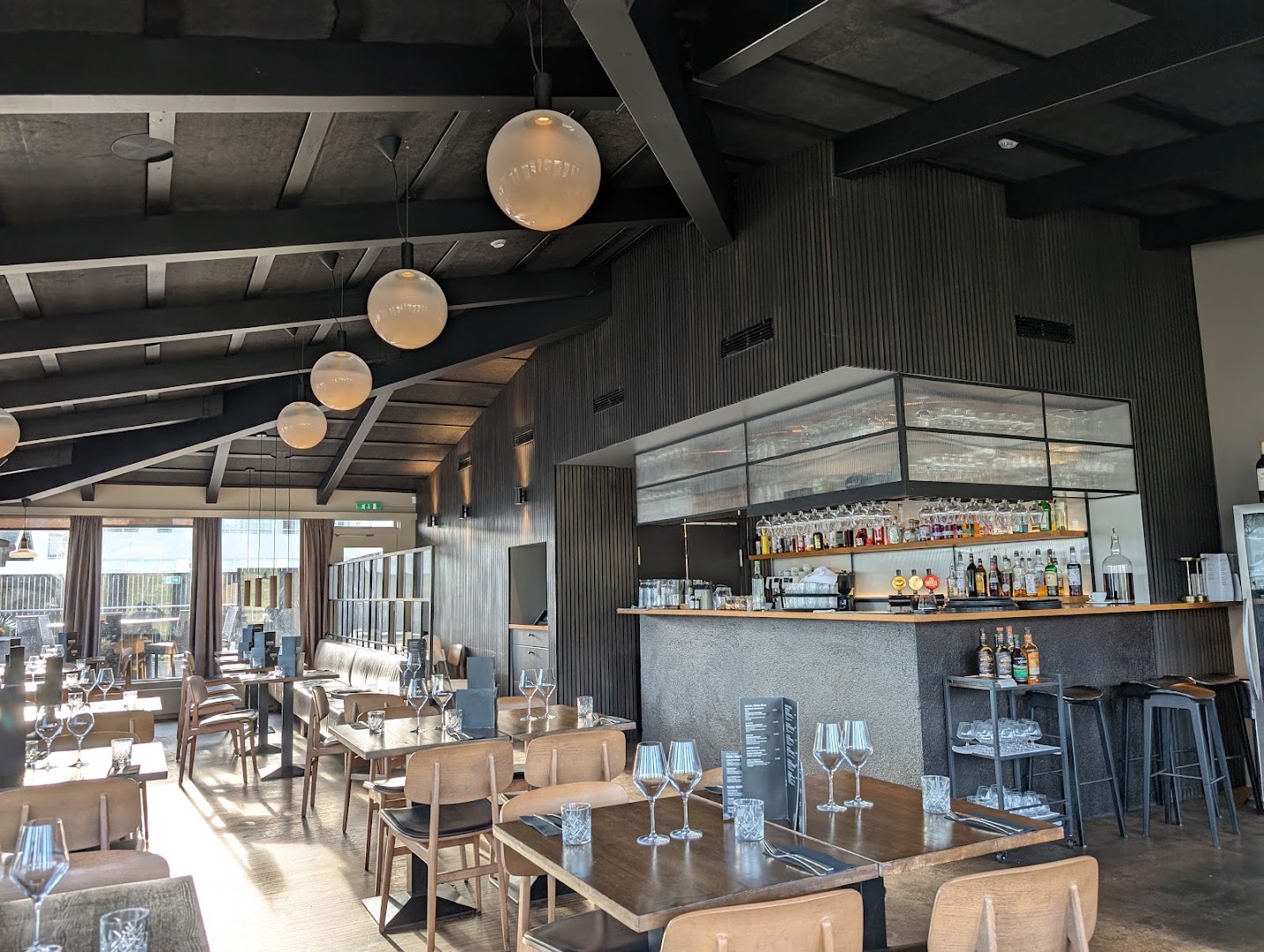 Strikið: high quality interior restaurant shot