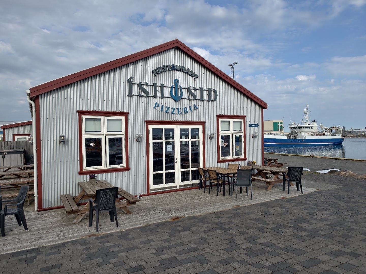 Íshúsið Pizzeria: clear exterior shot of restaurant