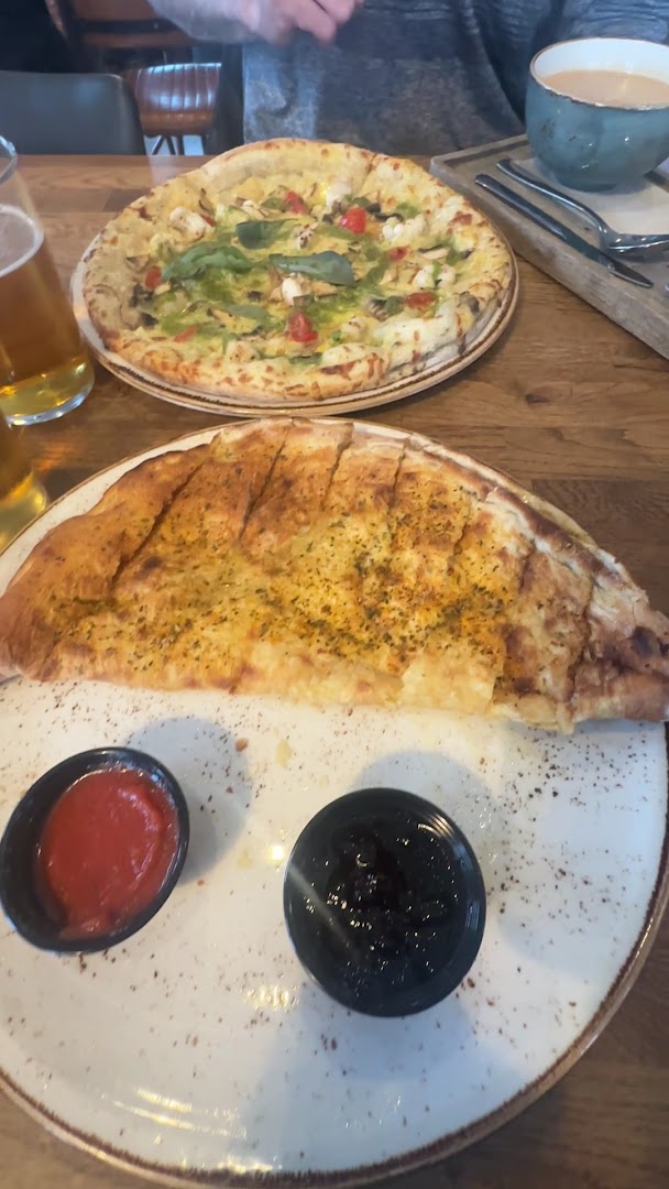Íshúsið Pizzeria: appetizing photo of restaurant food