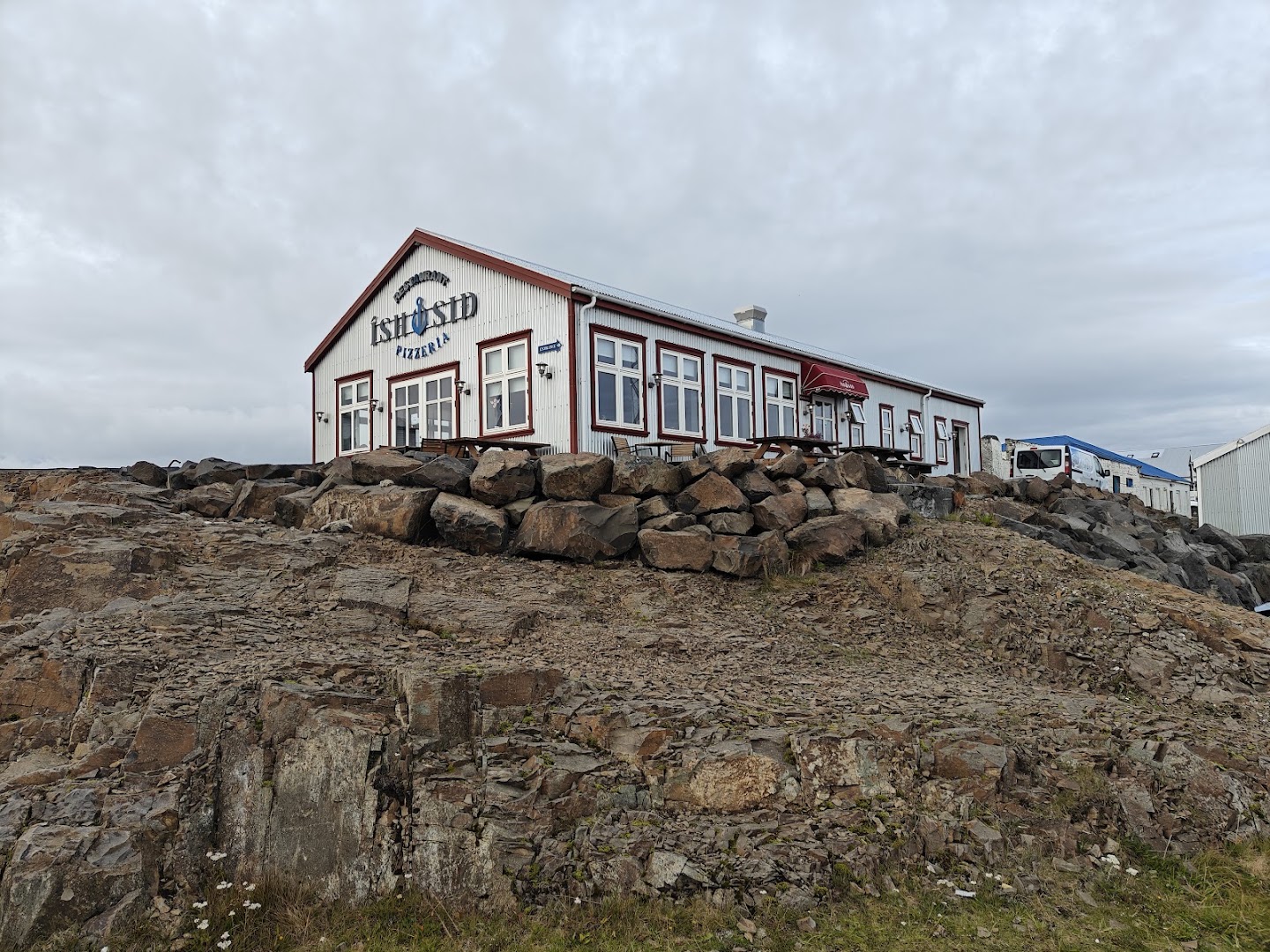 Íshúsið Pizzeria: clear exterior shot of restaurant