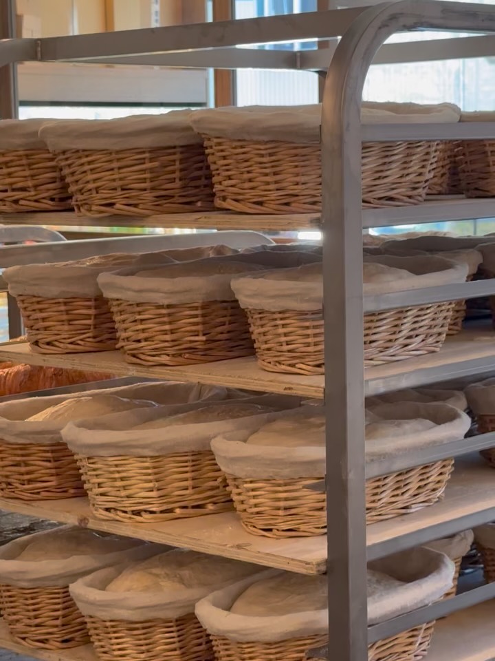 280 Bakarí: authentic bakery production process