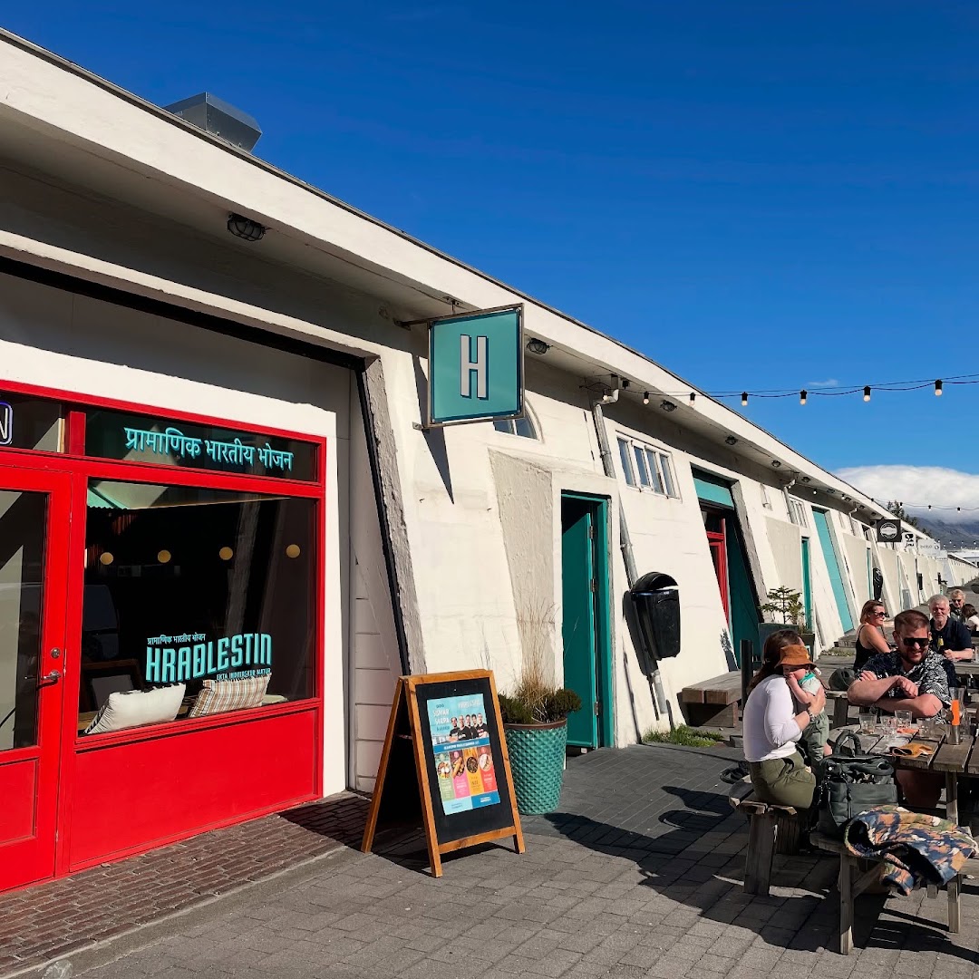 Hraðlestin: clear, inviting exterior restaurant shot