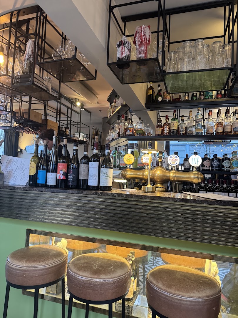 Mat Bar: inviting and clear venue interior