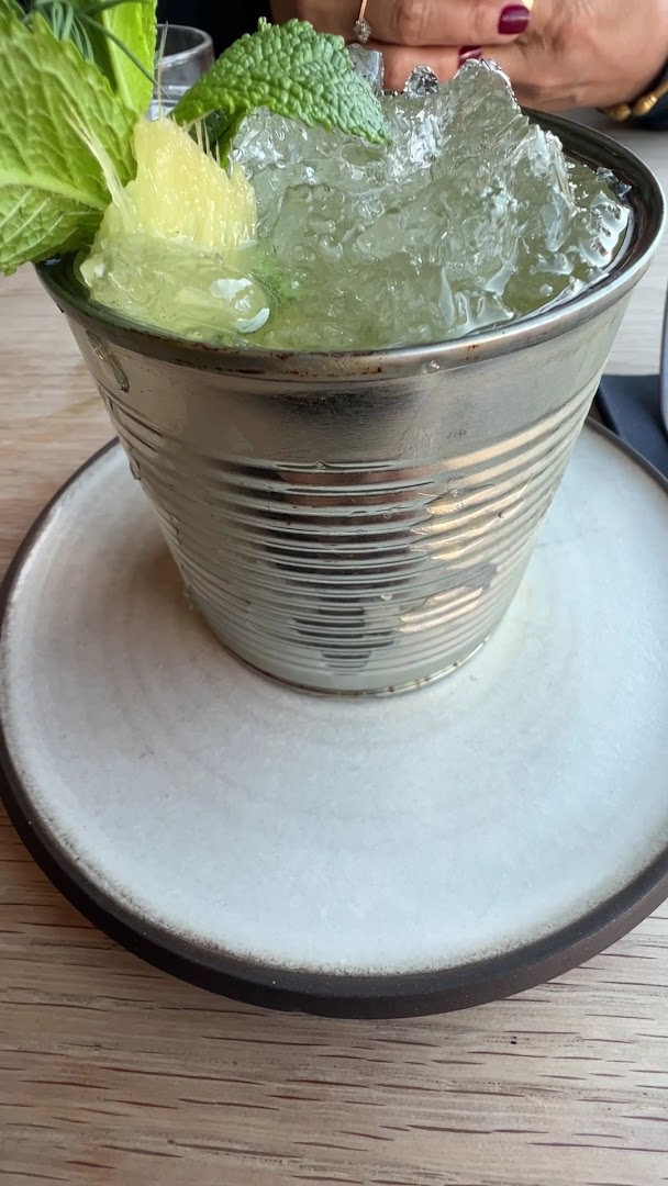 Mat Bar: appetizing photo of a cocktail