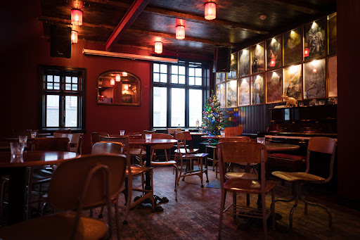 Röntgen: atmospheric and high quality interior