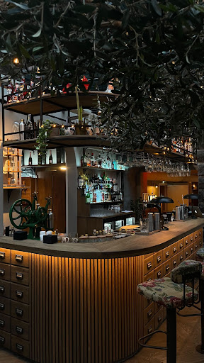 Röntgen: high quality atmospheric bar interior