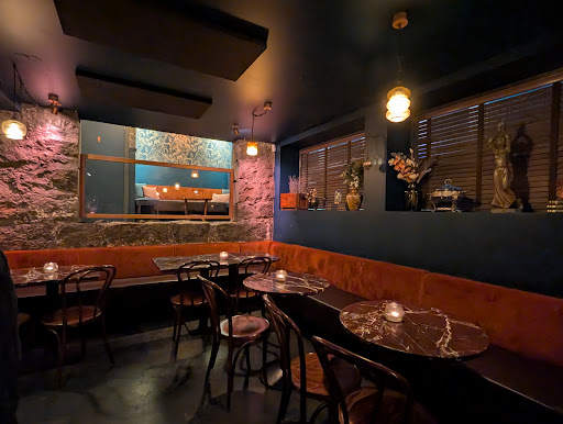 Röntgen: atmospheric and high-quality interior shot