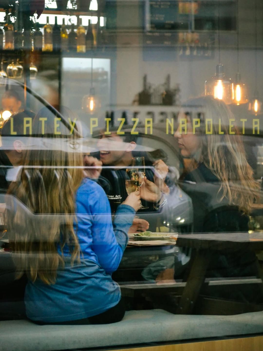 Flatey Pizza: inviting restaurant atmosphere