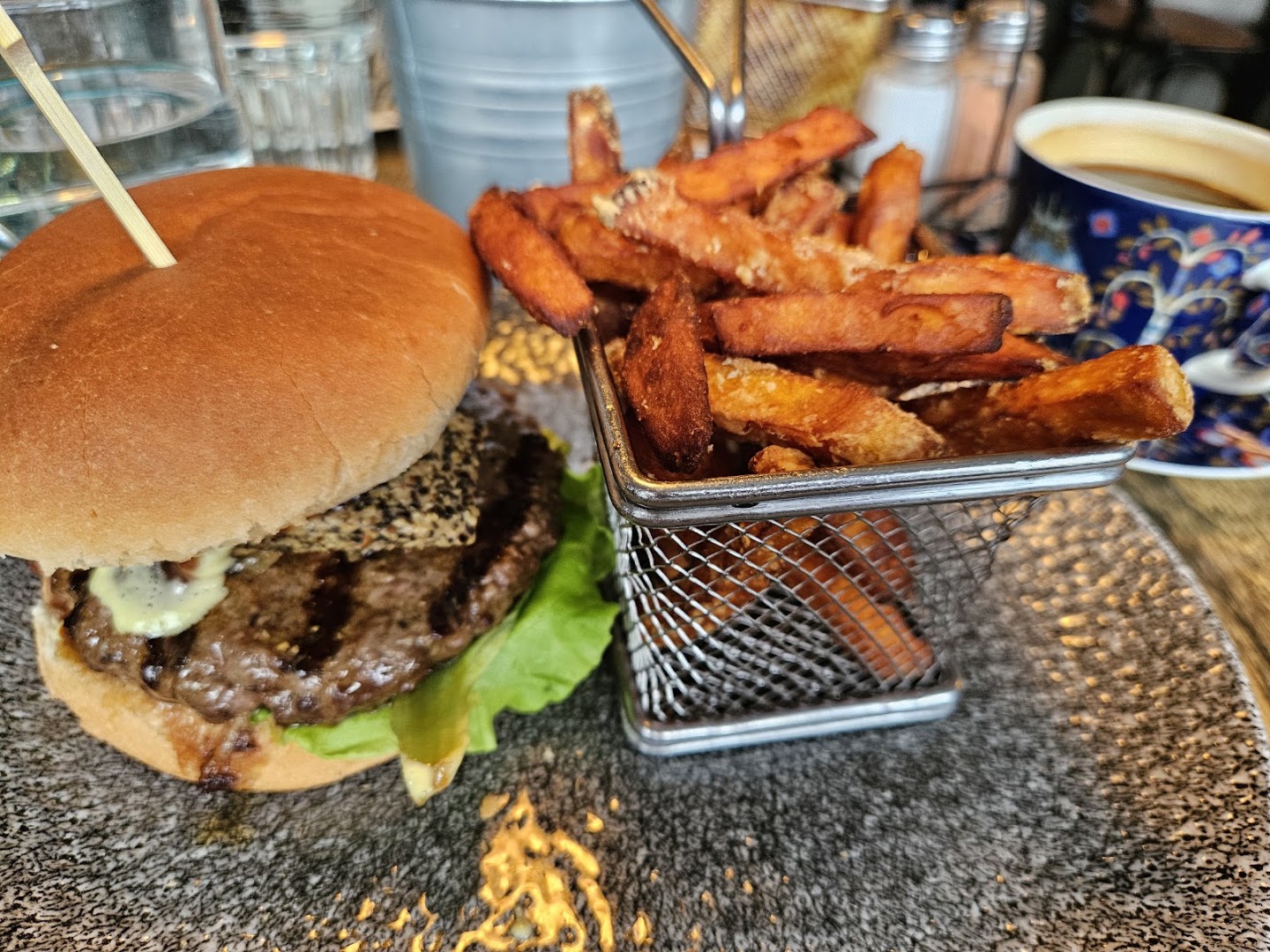 Kaffi Krús: appetizing photo of food