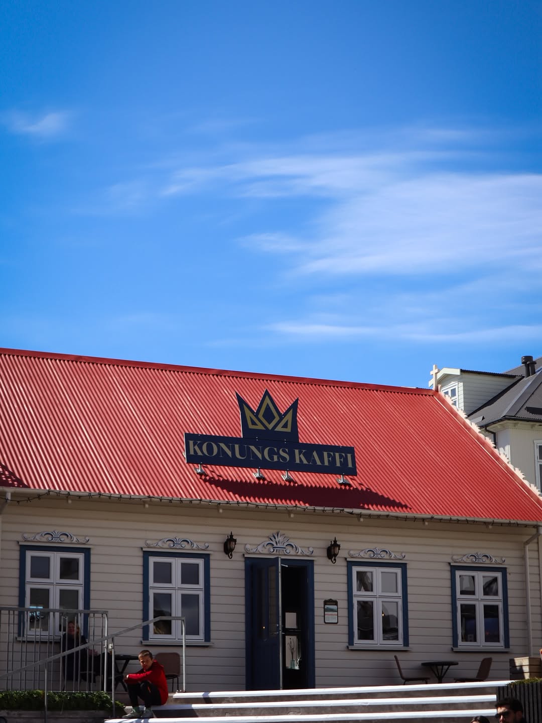 Konungskaffi: clear, professional exterior shot