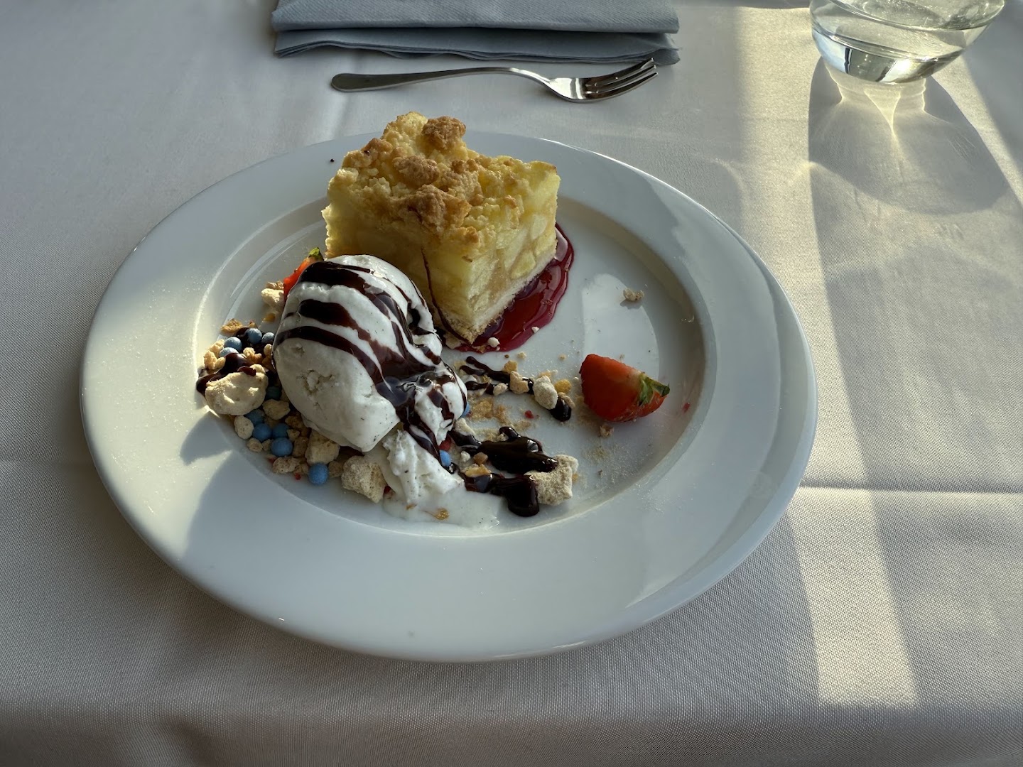 Riverside: appetizing, well-lit food photography
