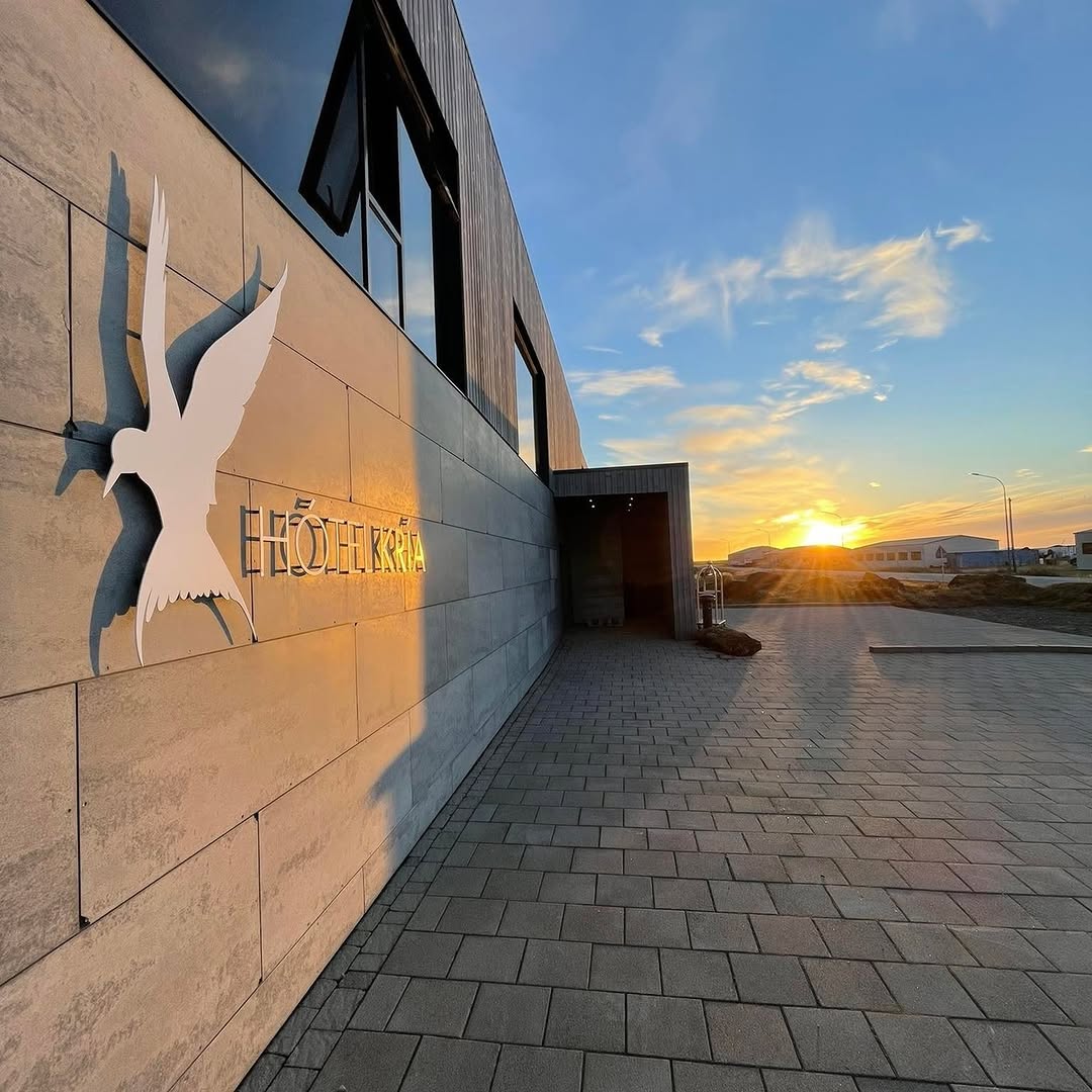 Berg Restaurant: professional exterior shot at sunset
