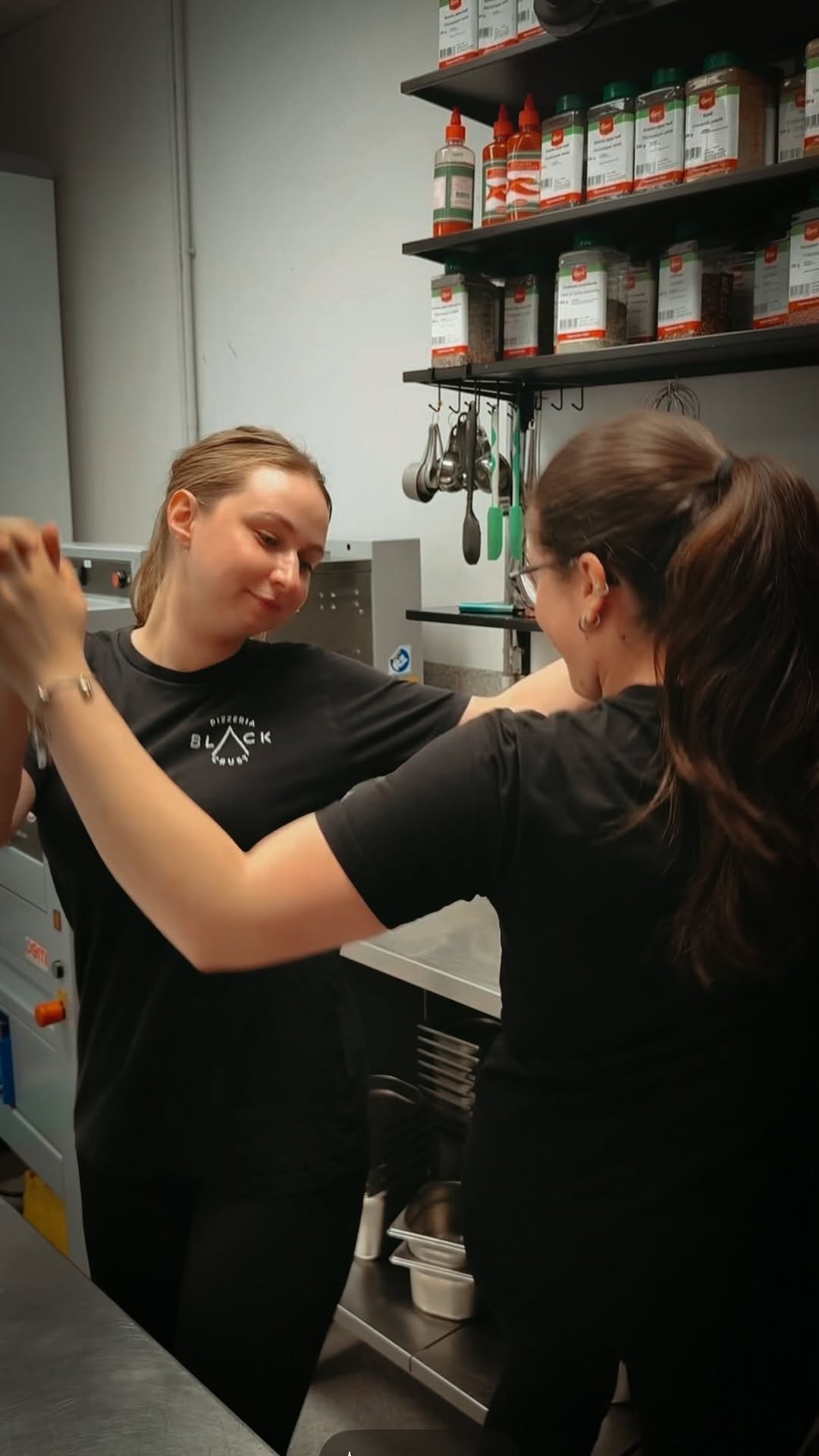 Black Crust Pizzeria: friendly staff in professional setting