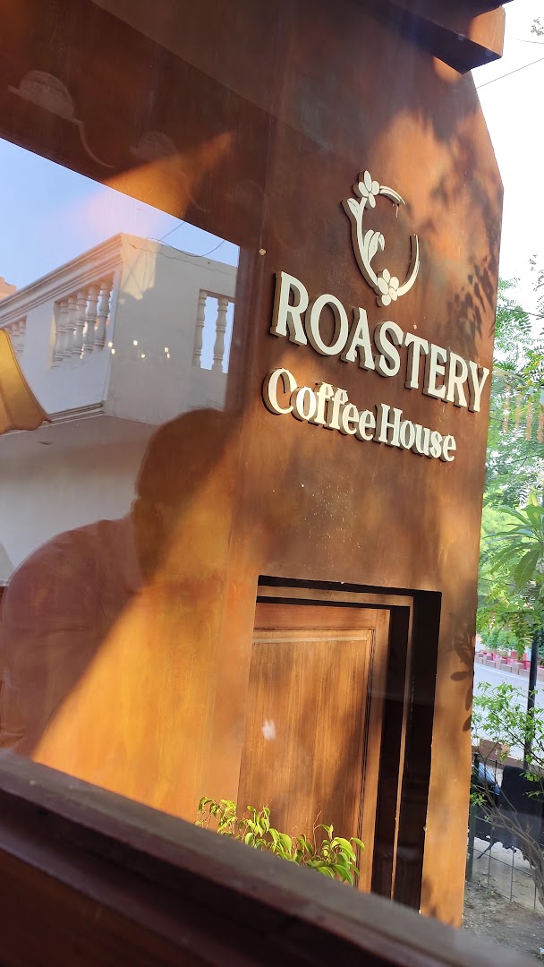 Roastery Coffee House: clear signage of the venue