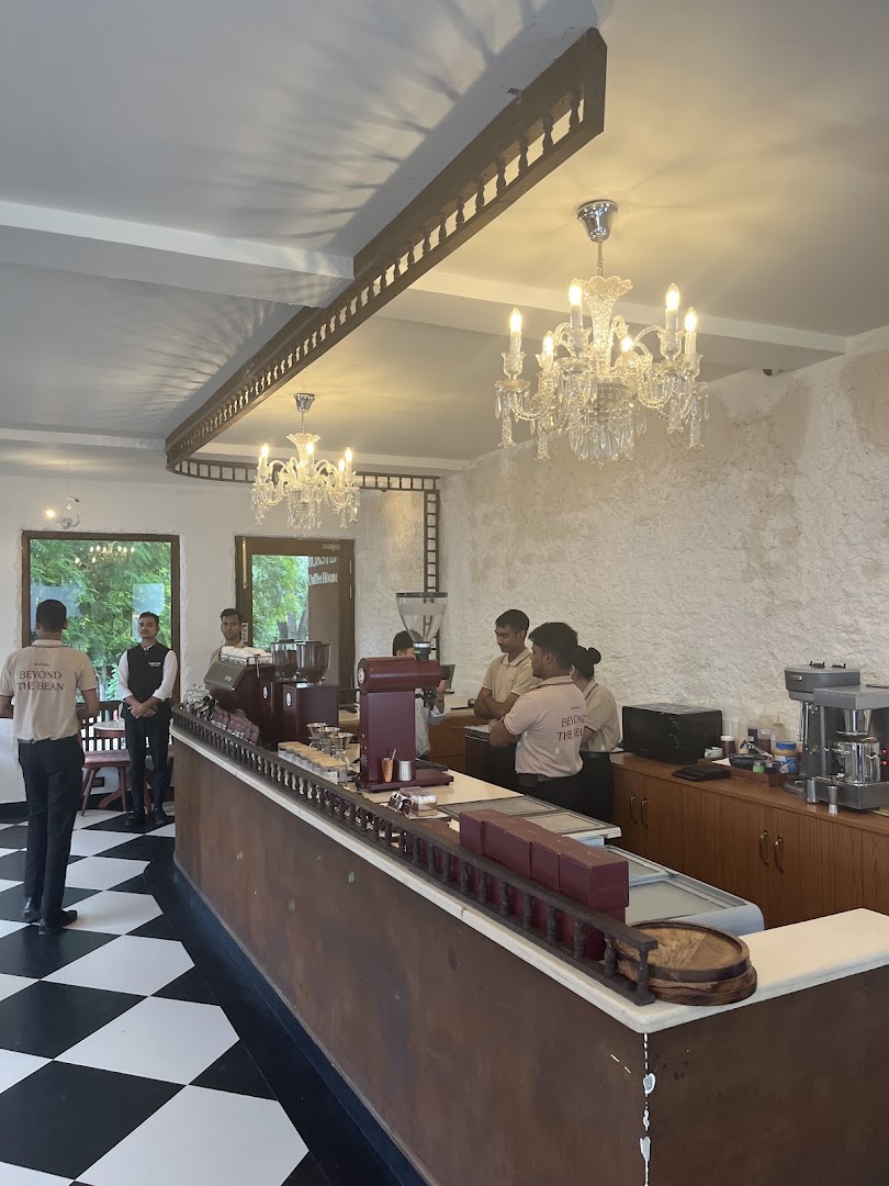 Roastery Coffee House: clear view of venue interior