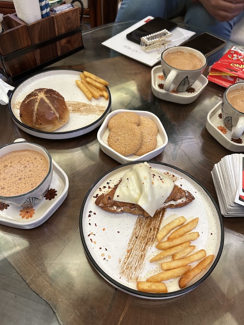 The Baker's Canvas: appetizing food and drink presentation