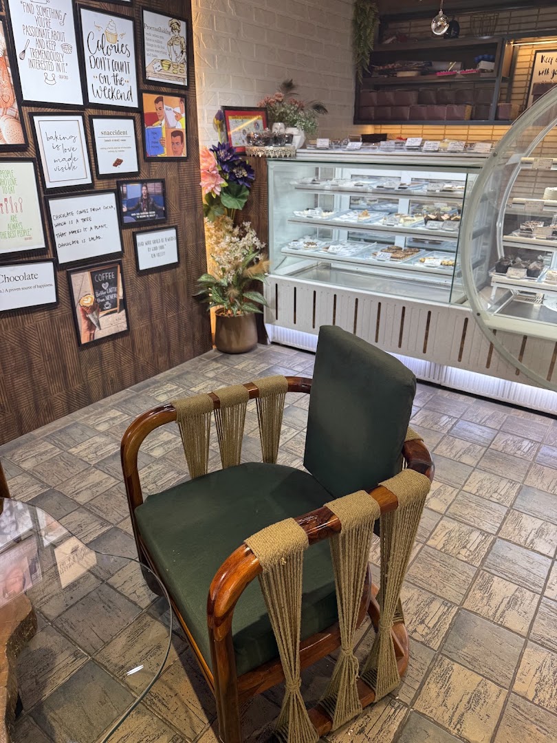 The Baker's Canvas: inviting interior and atmosphere