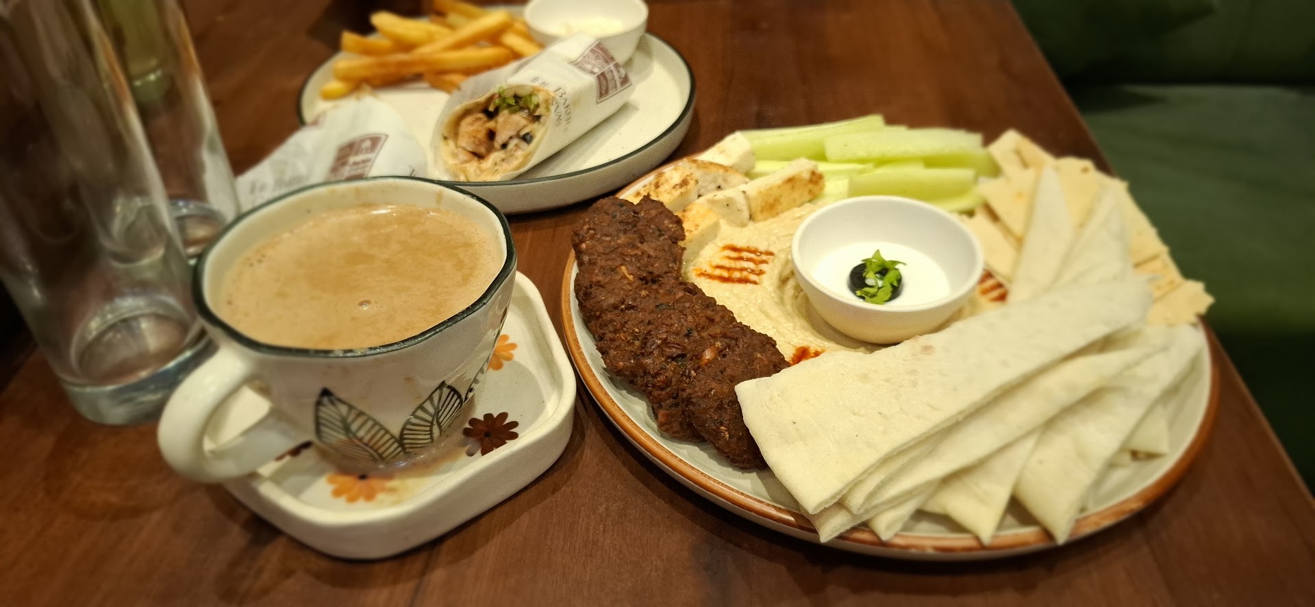 The Baker's Canvas: appetizing food and drink presentation