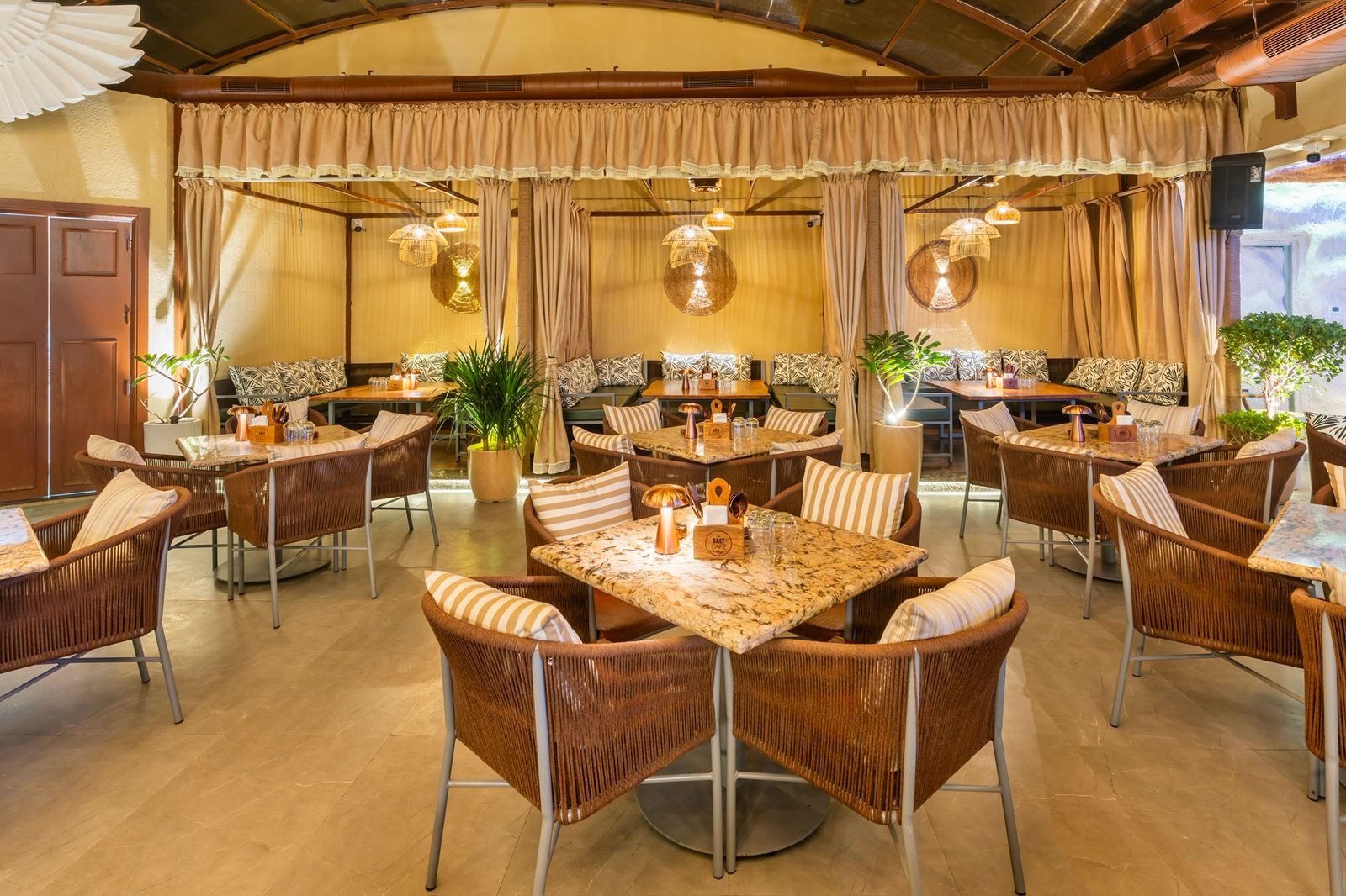 The Salt Cafe: clear, inviting interior atmosphere