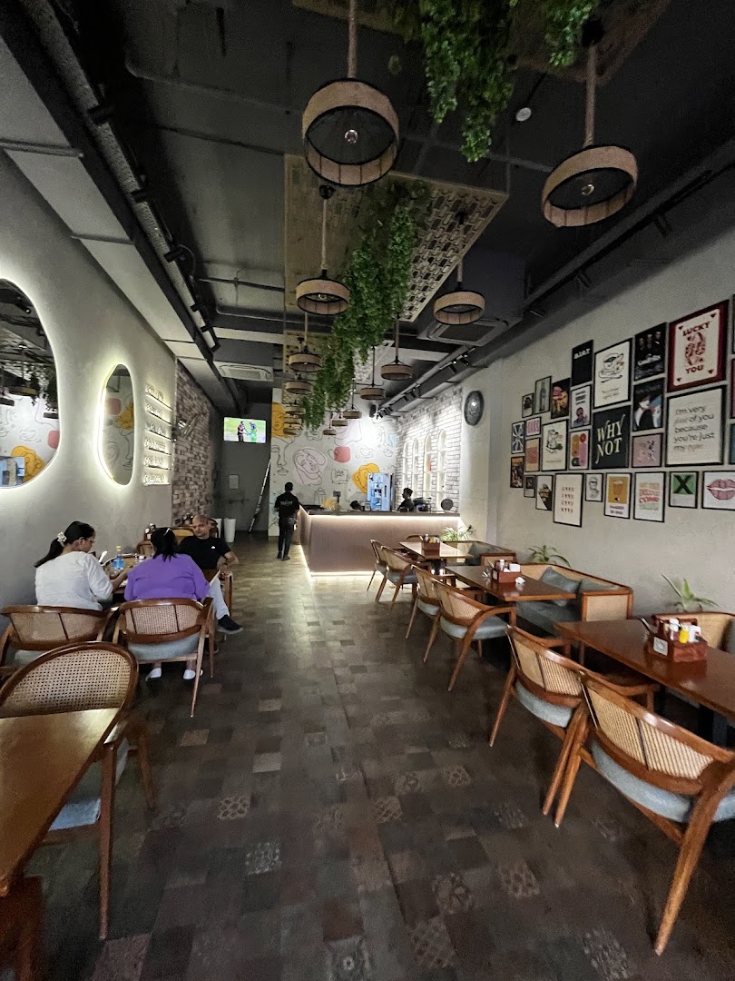 The Toast Cafe: clear, inviting interior atmosphere shot